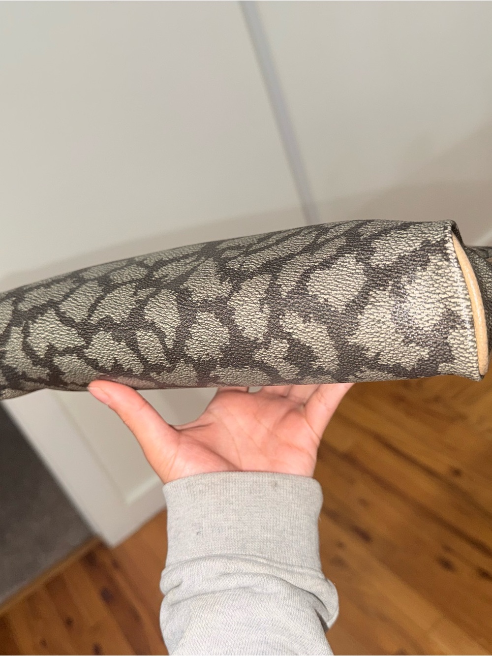 YSL Giraffe Cosmetic Pouch - Picture 5 of 10